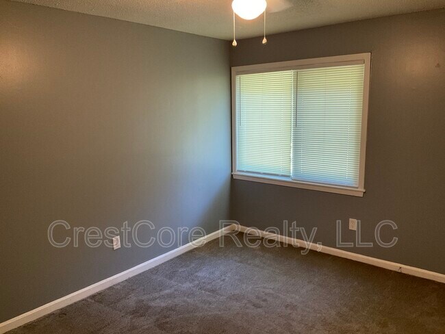 Building Photo - 654 Spottswood Manor Dr
