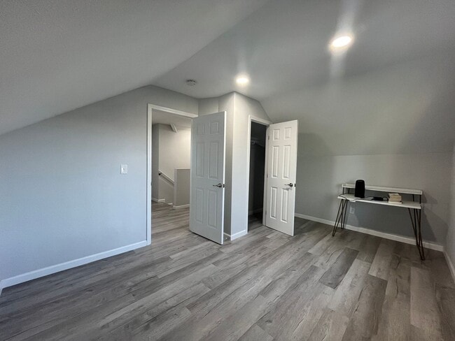 Building Photo - 8180001/85