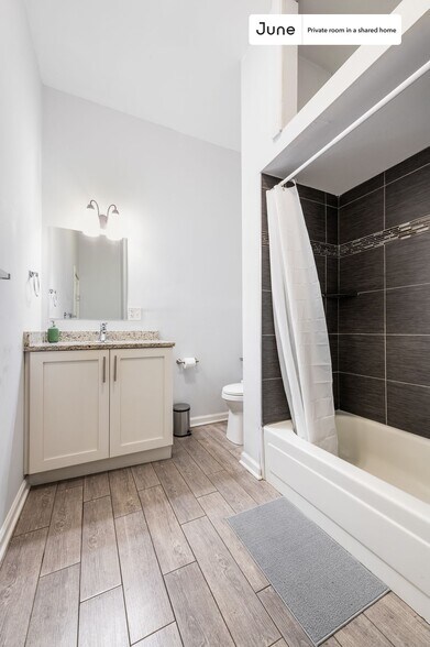 Building Photo - Room in Shared 3 bed/2 bath home