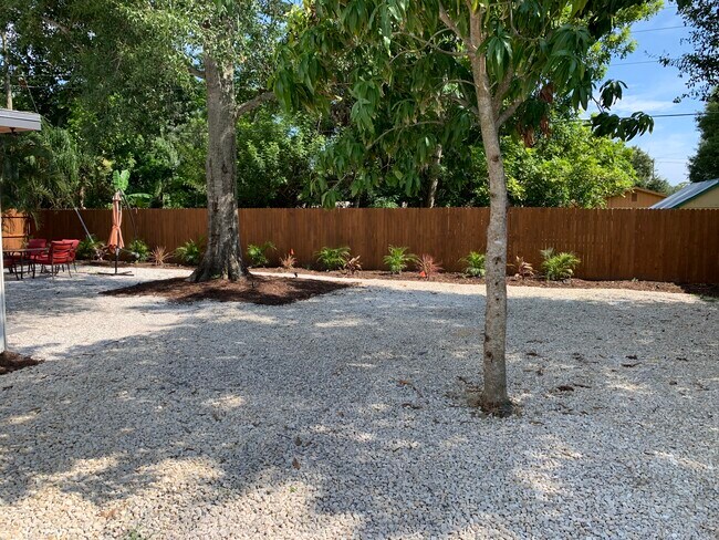 Primary Photo - 2204 Outer Dr