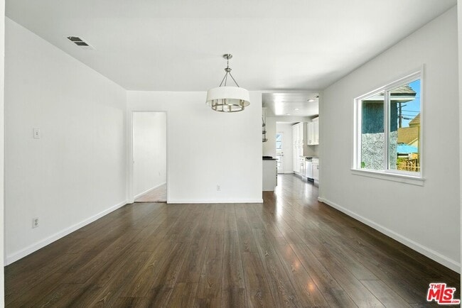 Building Photo - 5428 S Victoria Ave