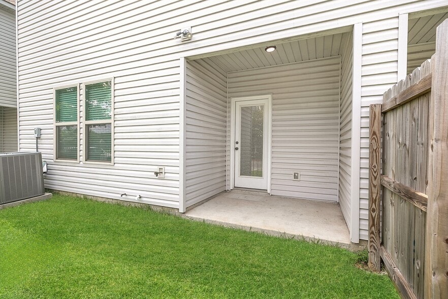 Building Photo - 5615 Stuga Dr