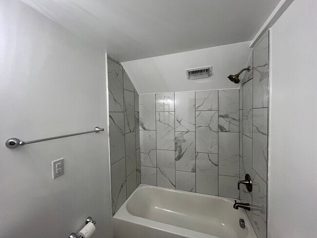 Building Photo - Modern 2BD, 2BA with 3rd Bonus Room Near Downtown Durham with Assigned Off-Street Parking and Bac...