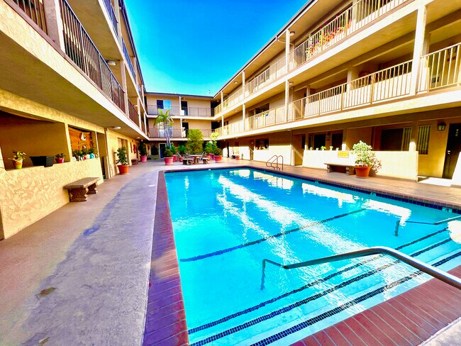 Building Photo - 2501 W Redondo Beach Blvd