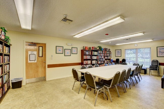 Building Photo - 8089 Springtree Rd