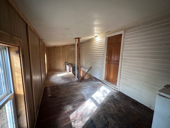 Building Photo - 303 Weston Ave