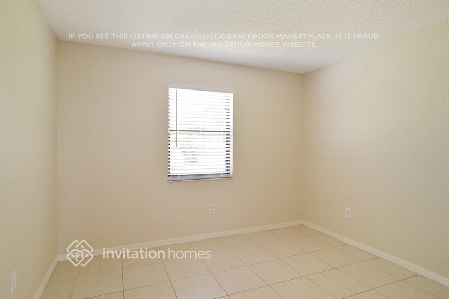 Building Photo - 555 NW Conover St