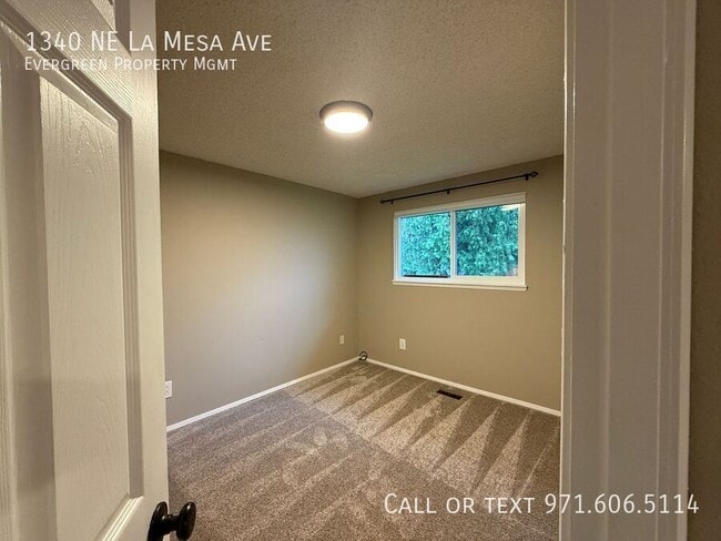 Building Photo - 1340 NE La Mesa Ave