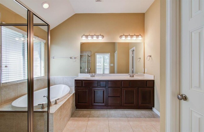 Building Photo - 5015 Crystal Wind Ln