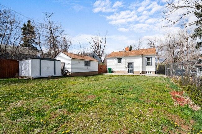 Building Photo - Updated 3-Bedroom, 2-Bath Home in the Heart of Englewood - Available Now!