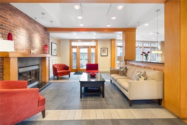 Building Photo - 1000 Providence Pl