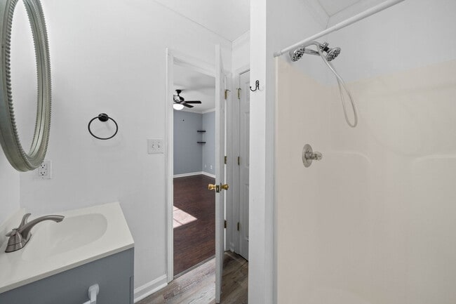 Building Photo - Cute home move in ready in the heart of Oak Grove- close to Fort Campbell and Shopping!