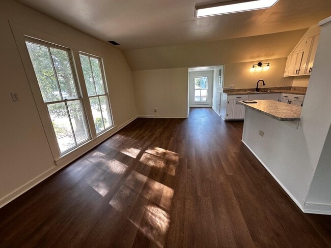 Building Photo - 210 E Ogeechee St
