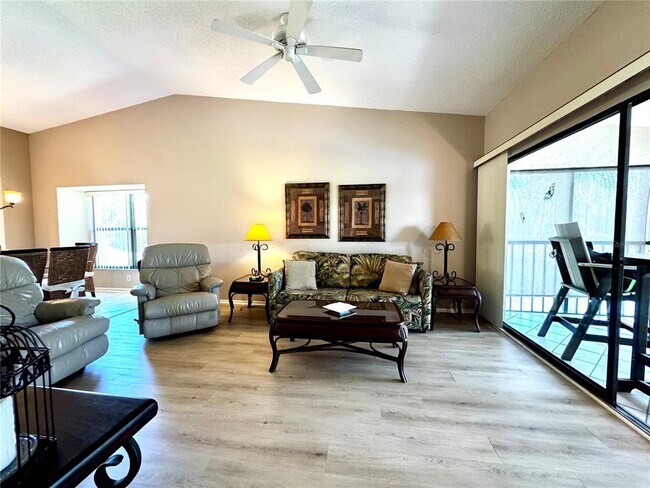 Building Photo - 4644 Weybridge St