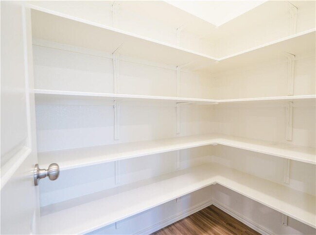 Building Photo - 933 Wildrye Ct