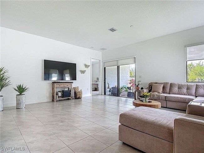 Building Photo - 5285 Marano Dr