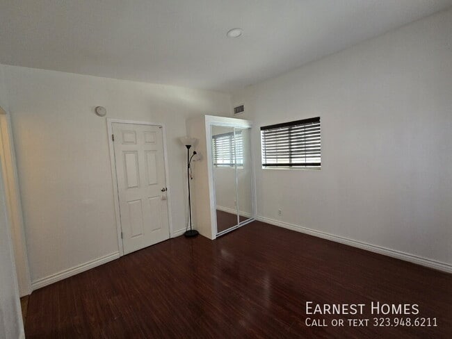 Building Photo - 9537 Rincon Ave