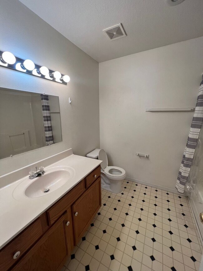 Building Photo - 4913-4915-4915 Kirk Hill Rd