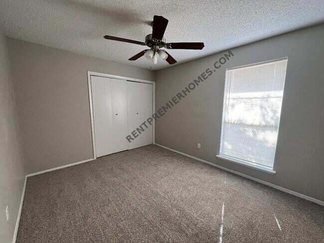 Building Photo - 2917 Raton Dr