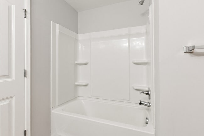 Building Photo - 16411 Waterbury Ln