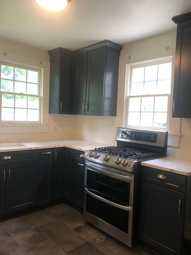 Building Photo - Cozy Cottage in Wedgewood Houston, Walkabl...