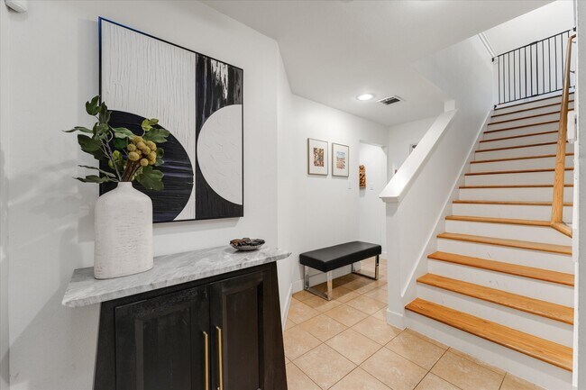 Building Photo - 650 Westcross St