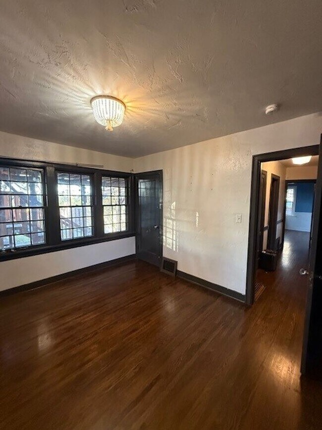 Building Photo - Beautiful 4 Bedroom Home