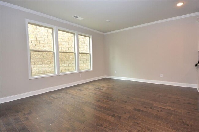Building Photo - 2170 Manor Pointe Dr