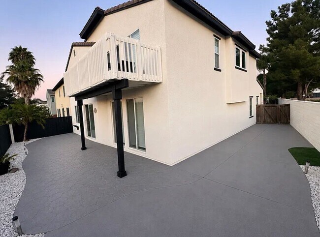 Building Photo - 32358 Gardenvail Dr