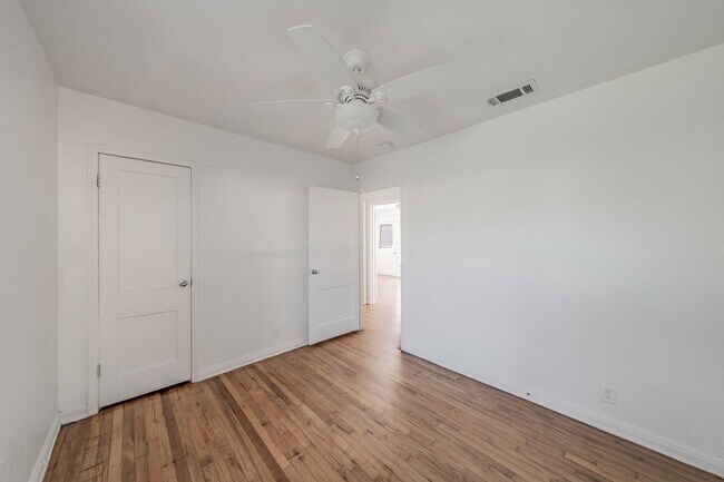 Building Photo - Cute two-bedroom, one-bath home in the hea...