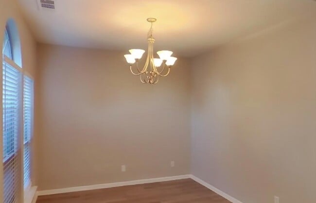 Building Photo - Comfortable 4-Bedroom Property Ready to Move In