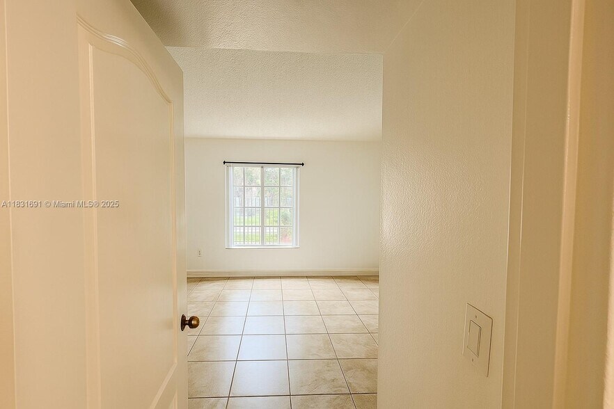 Building Photo - 5122 NW 79th Ave