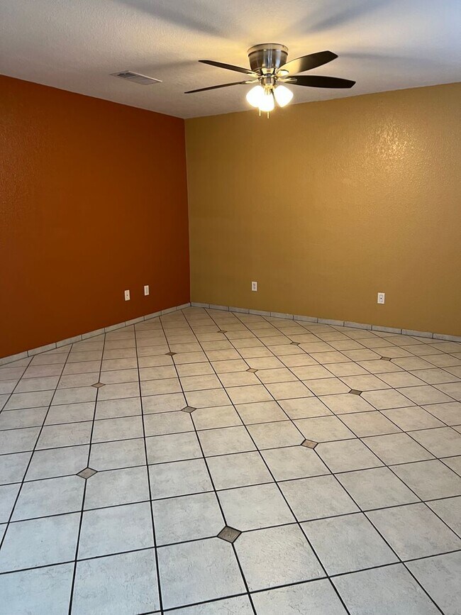 Building Photo - 1417 Hall Ave