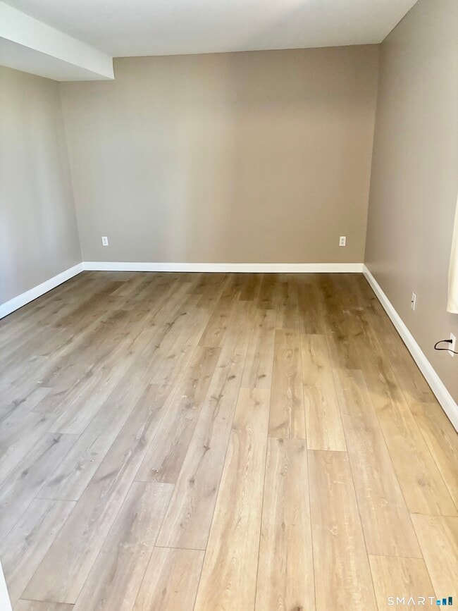 Building Photo - 46 Little Oak Ln