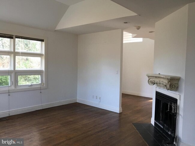Building Photo - 5407 Roosevelt St