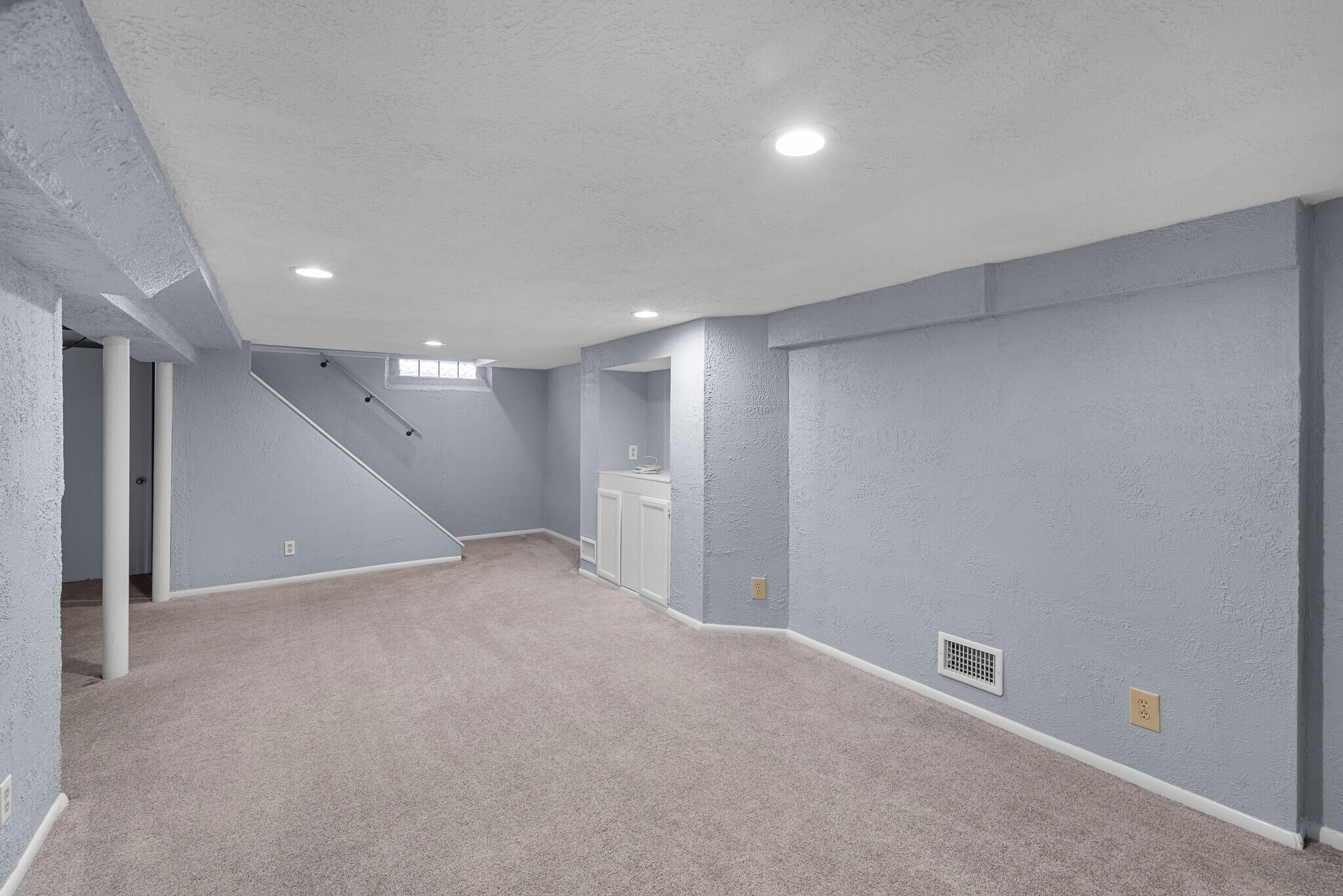 Building Photo - 5577 N Kent Ave