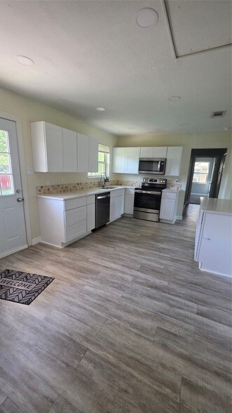 Building Photo - 1102 Lorrie Dr