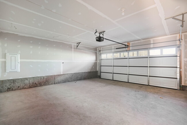 Building Photo - 1017 Venifena Terrace SE