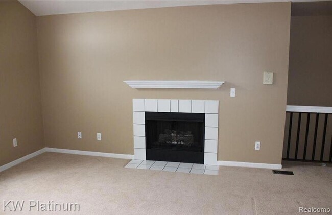 Building Photo - 16632 Glenmoor Blvd