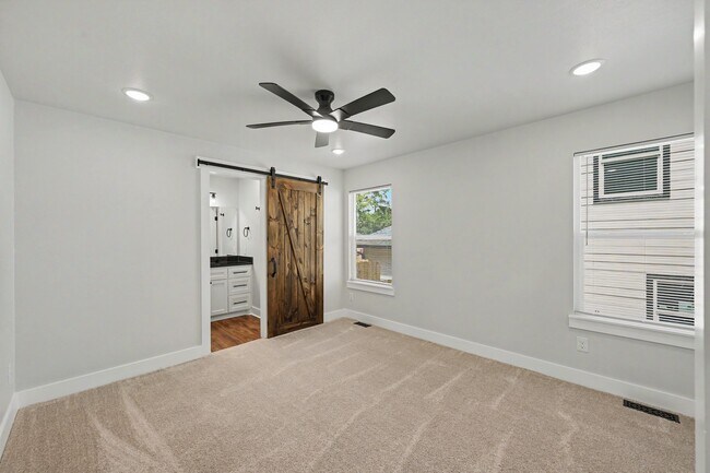 Building Photo - 116 Sun City Ln