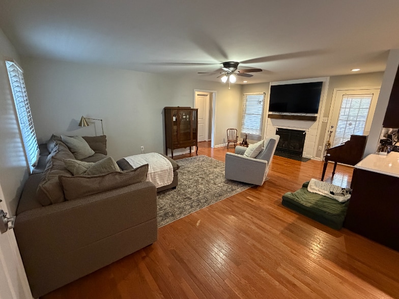 Building Photo - 9 Piper Court