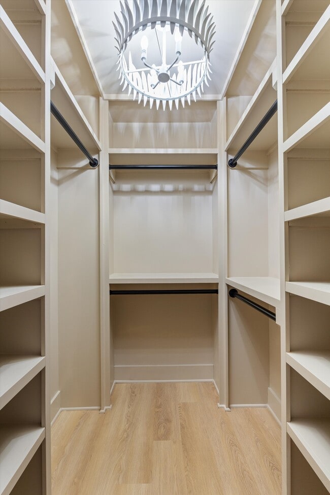 Building Photo - 603 N 5th St