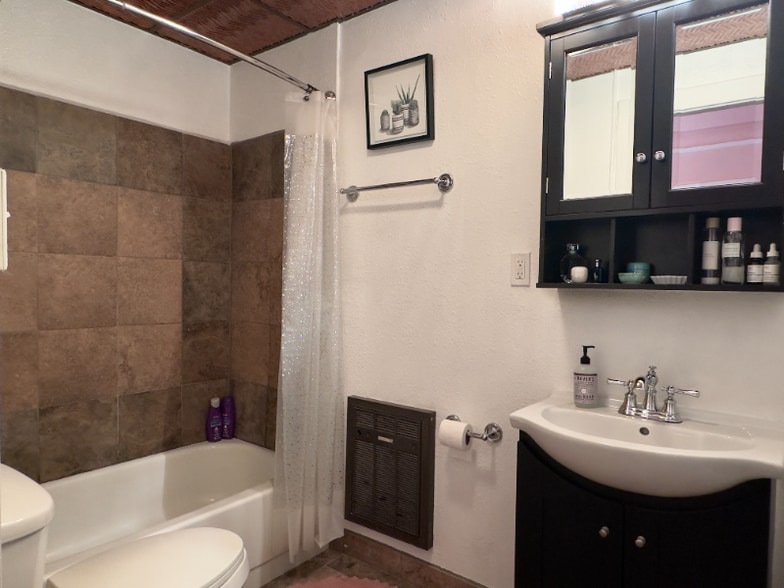 Building Photo - 21 N Last Chance Gulch