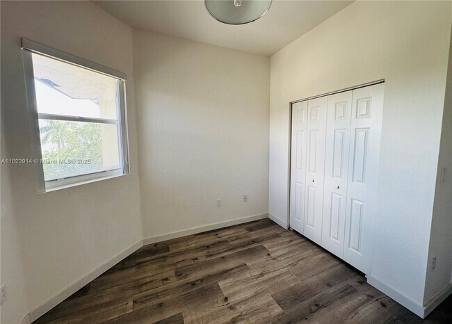 Building Photo - 10800 NW 88th Terrace