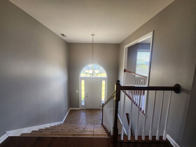 Building Photo - $2500 - 5 Bedrooms 3 Baths + Bonus Room