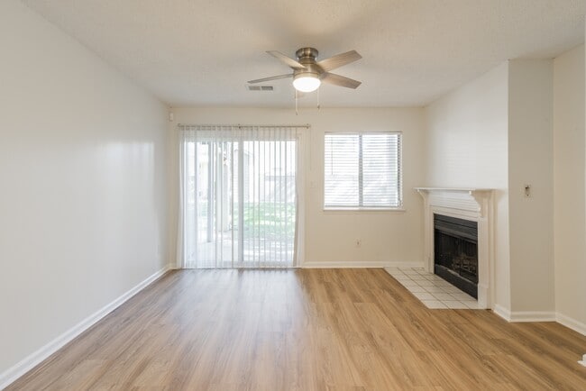 Building Photo - 2539 Stockbridge Dr
