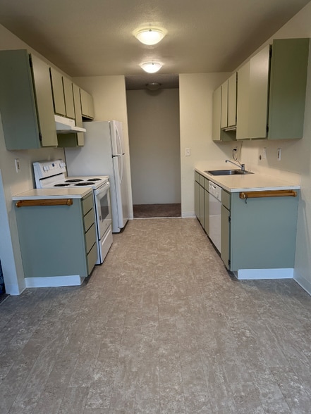 Building Photo - 8858 Interlake Ave N