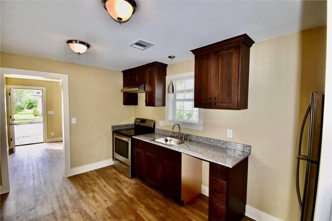 Building Photo - 321 E 35th St