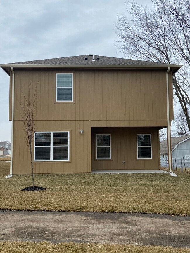 Building Photo - NOW PRELEASING!  Three Bedroom | Two and a Half Bath Home in Spring Hill