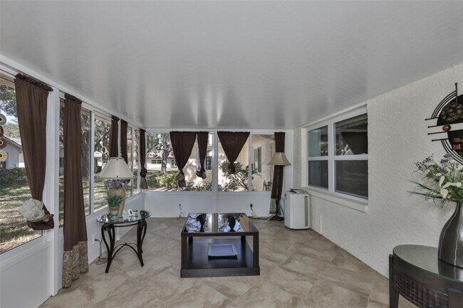 Building Photo - 2035 Hampstead Cir